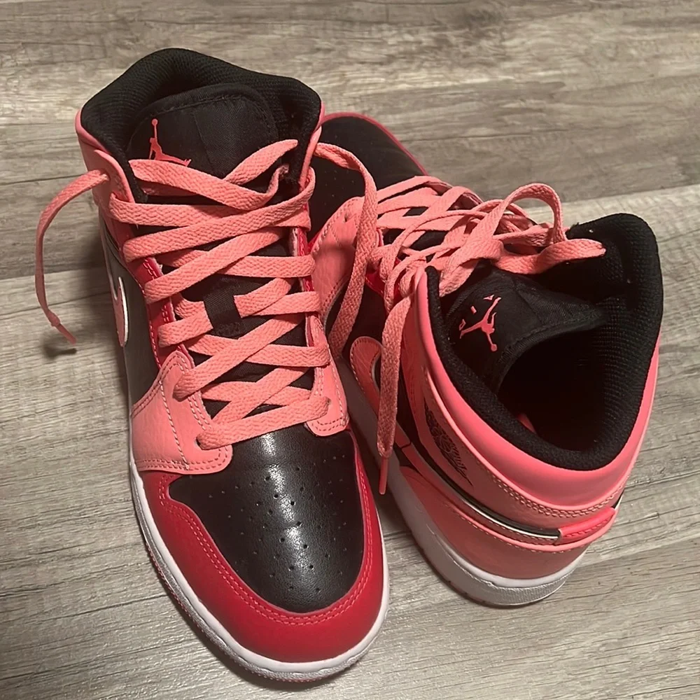 Size 7 Retros - Picture 1 of 5